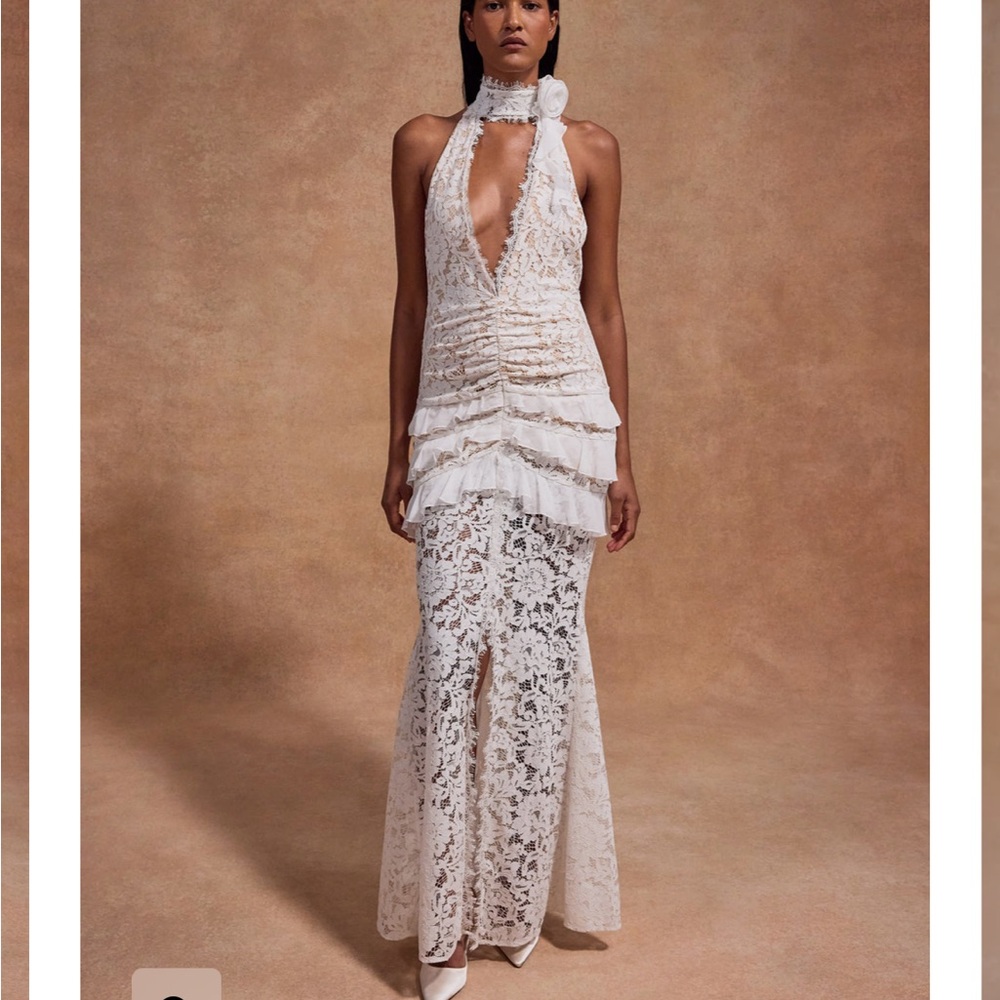 De La Vali- Chic Backless Lace Dress in Off White